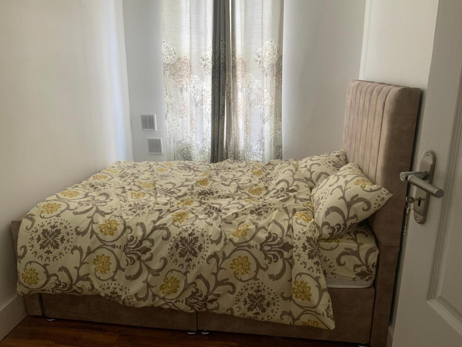 2 Bedroom * Barking (Greater London)