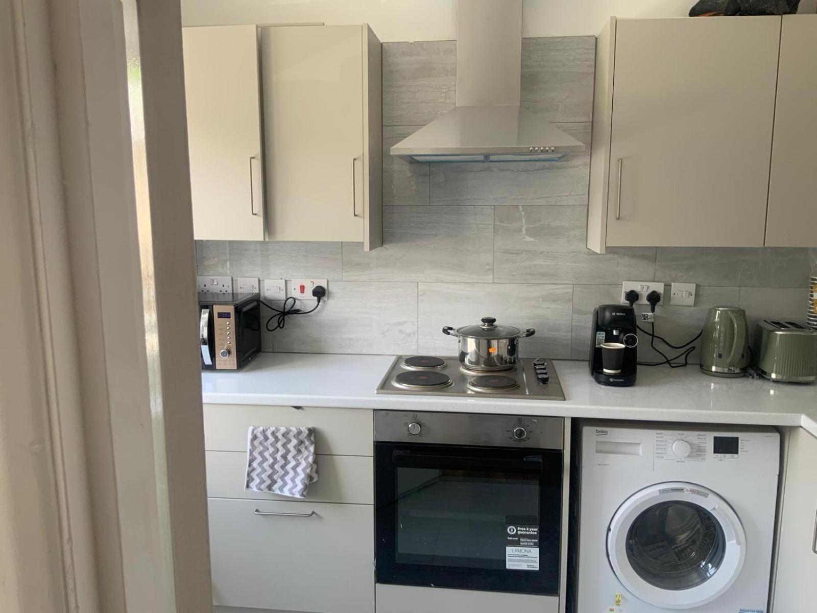 Apartment 2 Bedroom *